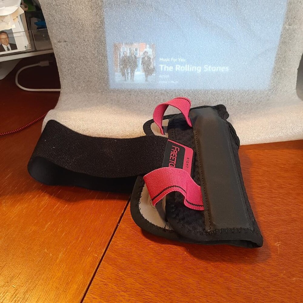 NEW! Freetoo Fitted Wrist Brace Night Relief Fixed Hand Support Right Size S/M